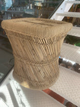 Load image into Gallery viewer, Rattan stool or sidetable