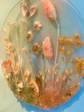 Load image into Gallery viewer, Suncatcher dried flowers &amp; shells